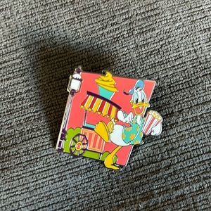 Disney Donald Duck Play in the Parks pin (mystery pin pack)